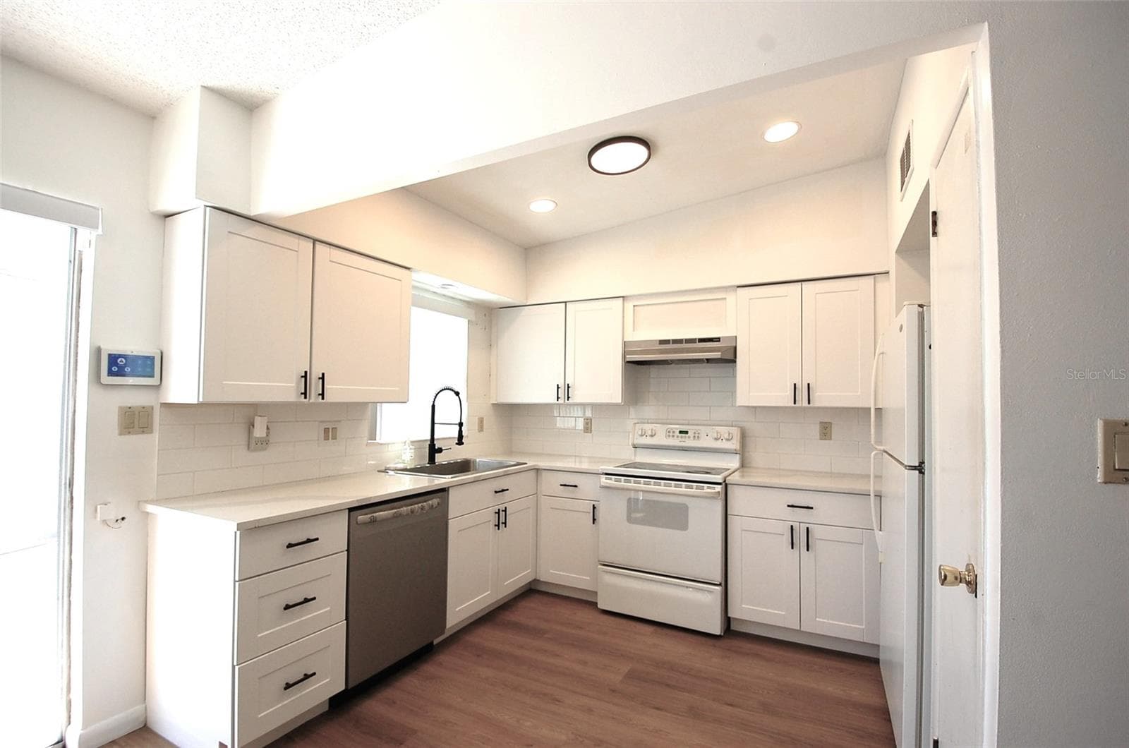 1201 S Betty Ln photo 3