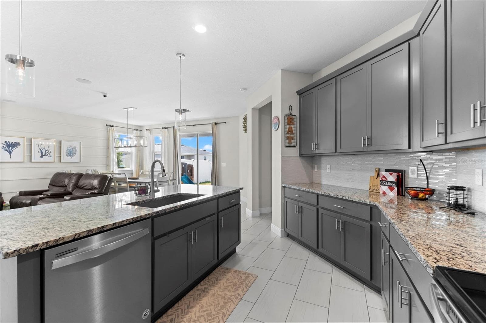 7434 35th Ln E photo 5