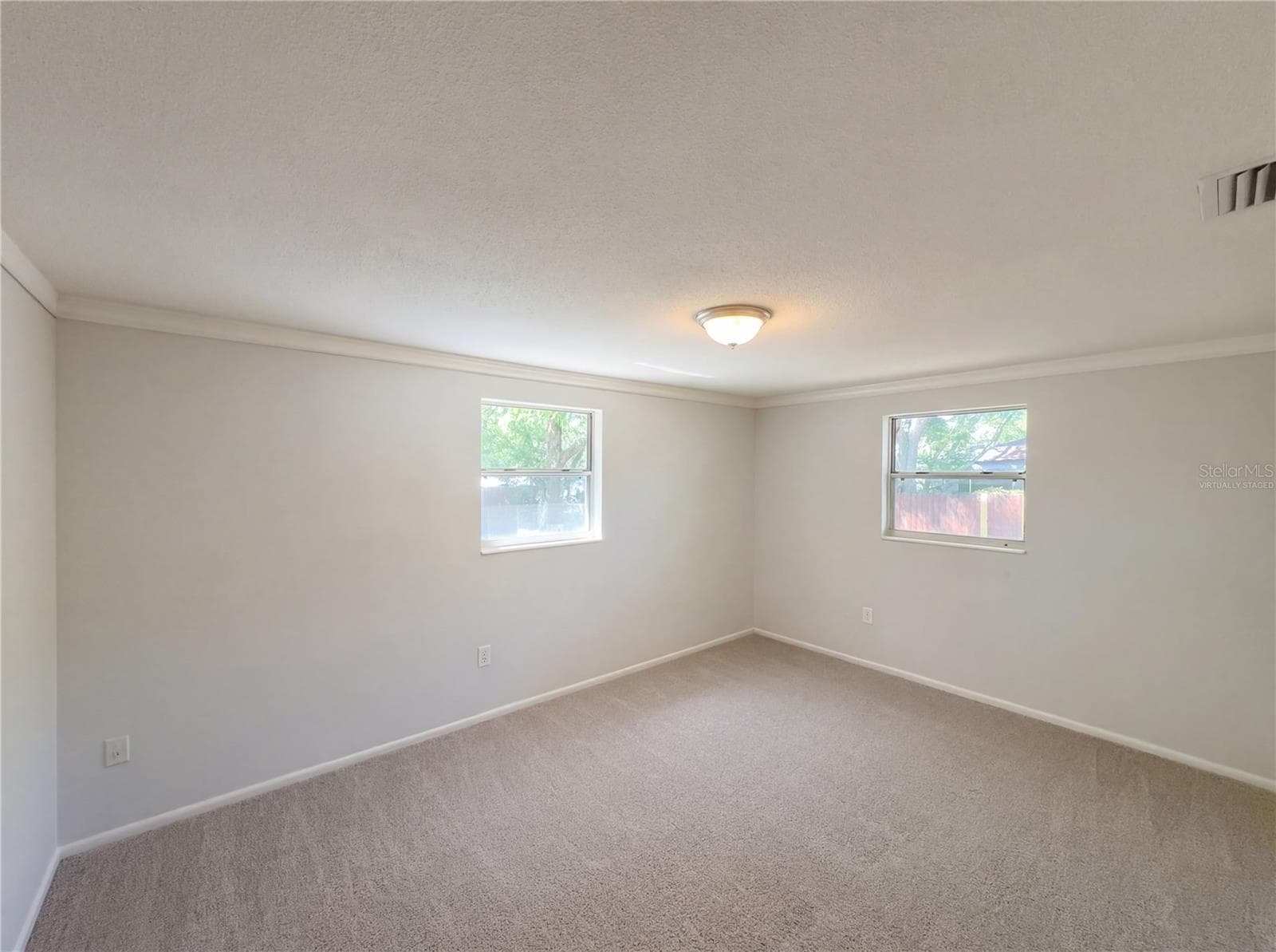 1830 Bellgrove St photo 4