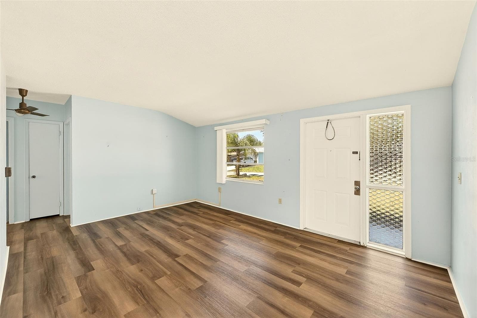 4936 Uranus Ave photo 3