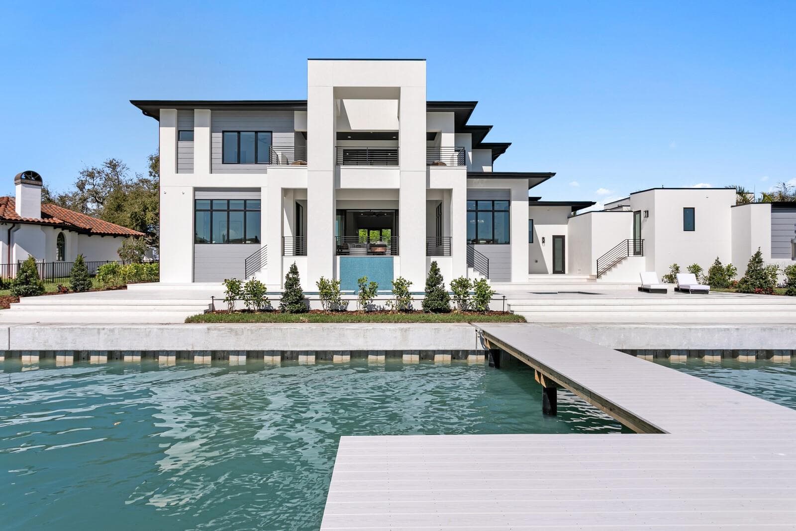 500 Barcelona Dr