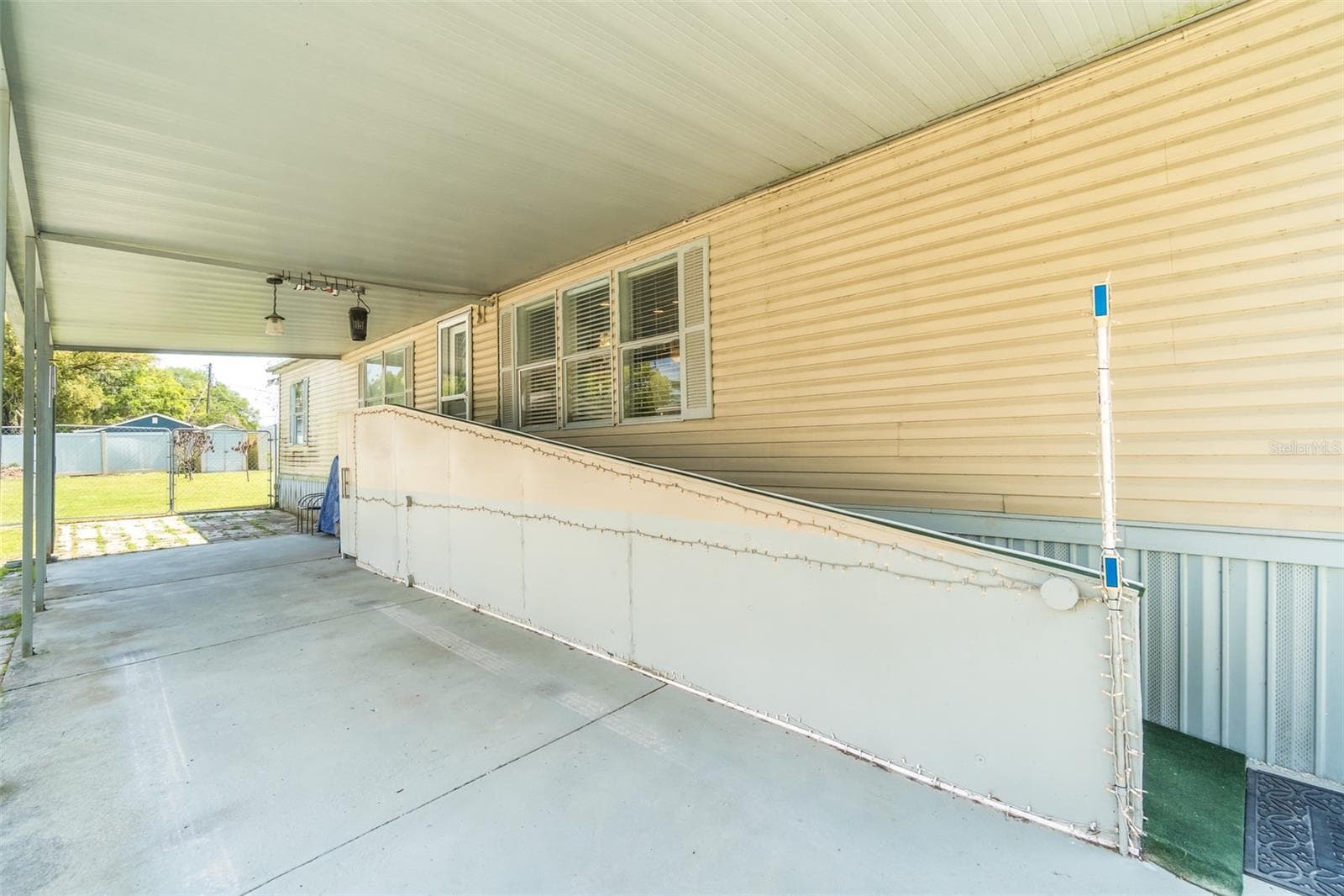 14926 Douglas St photo 3