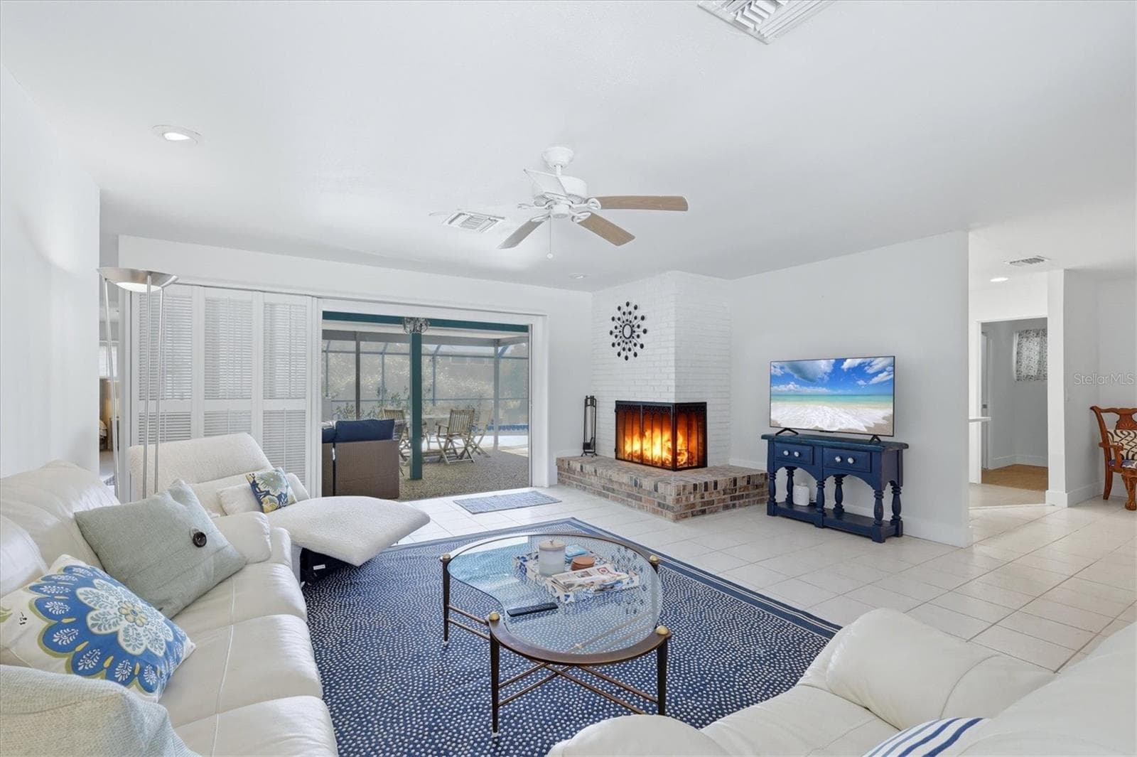 616 Lyons Ln photo 3