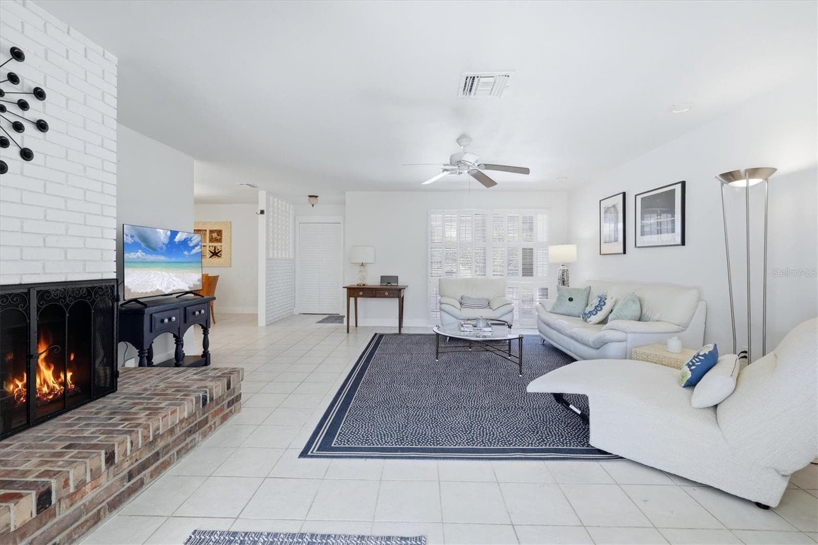 616 Lyons Ln photo 5