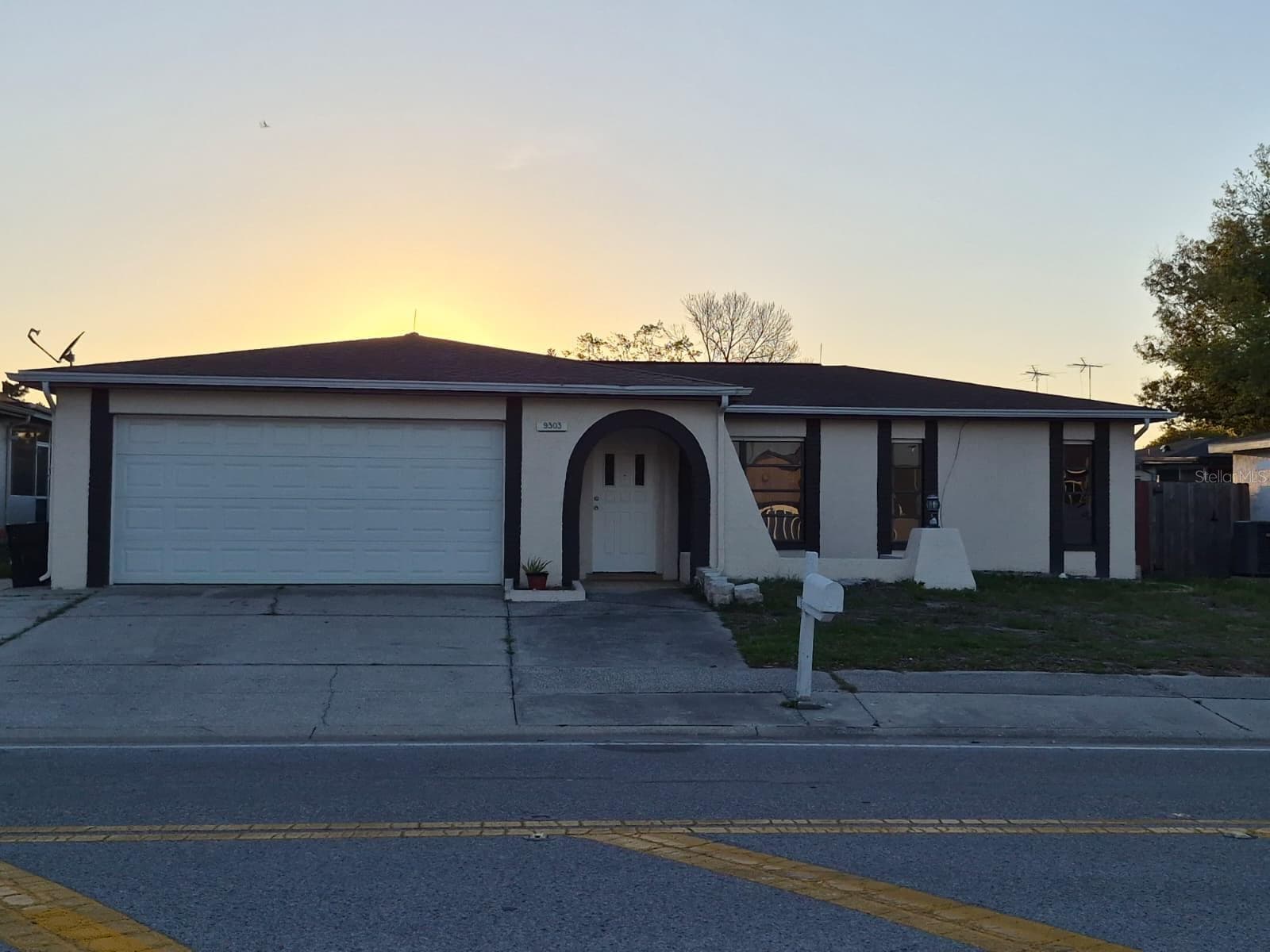 9303 Morehead Ln