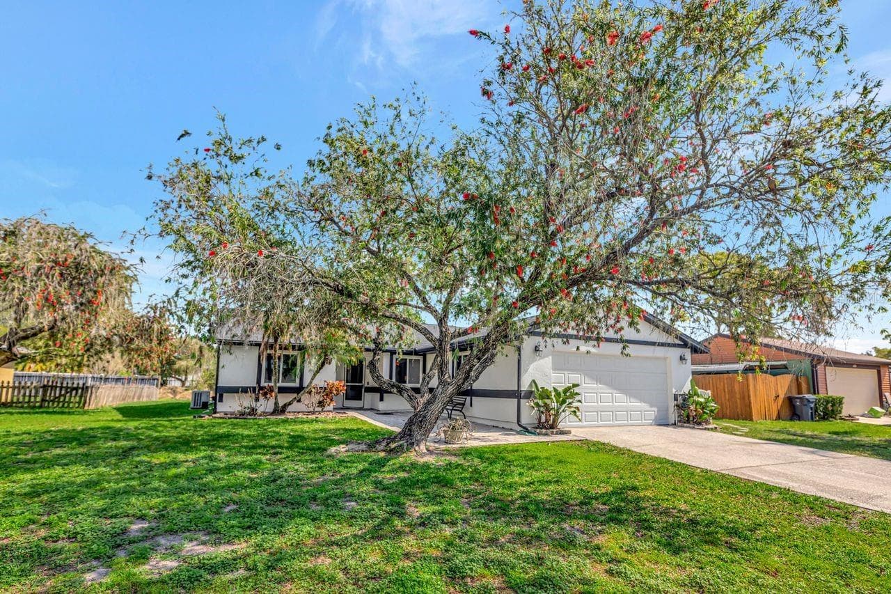 435 Lakeview Dr
