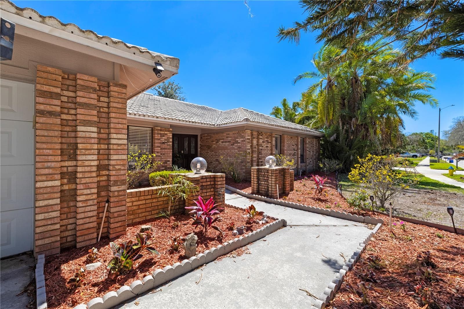 14947 Lake Forest Dr photo 5