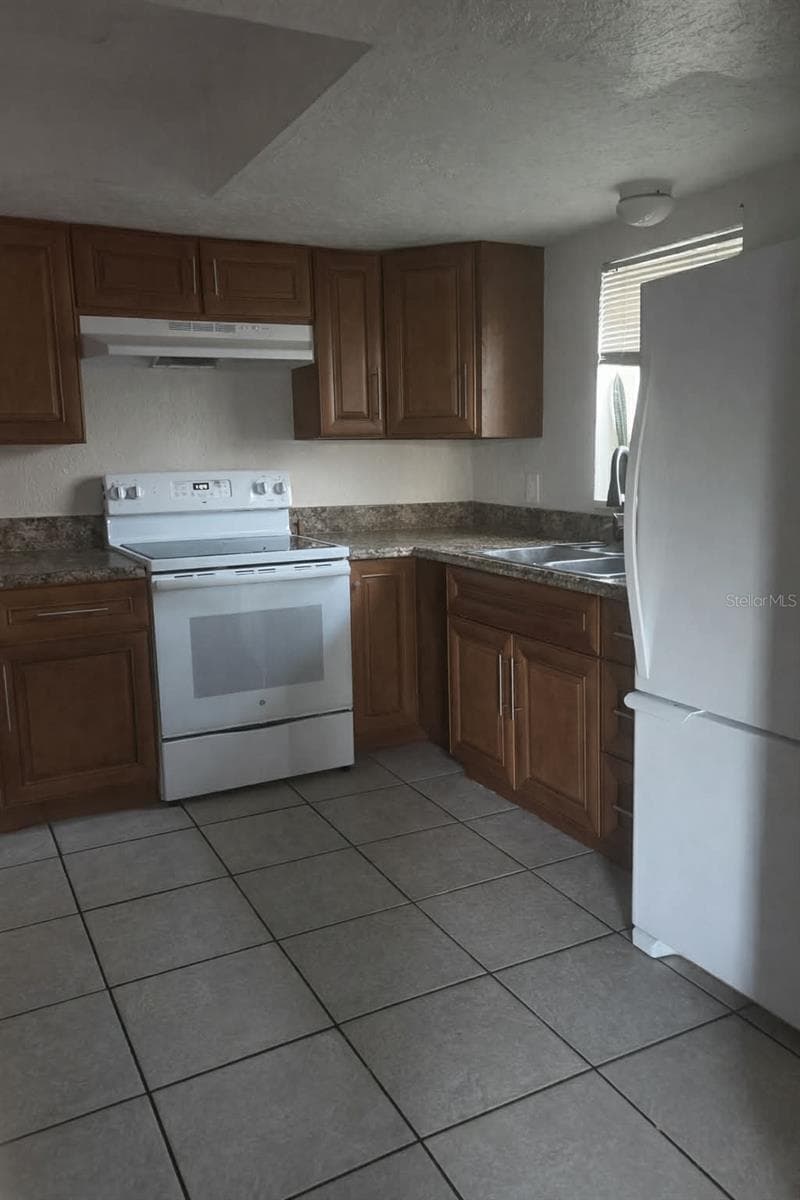 1356 24th St photo 4