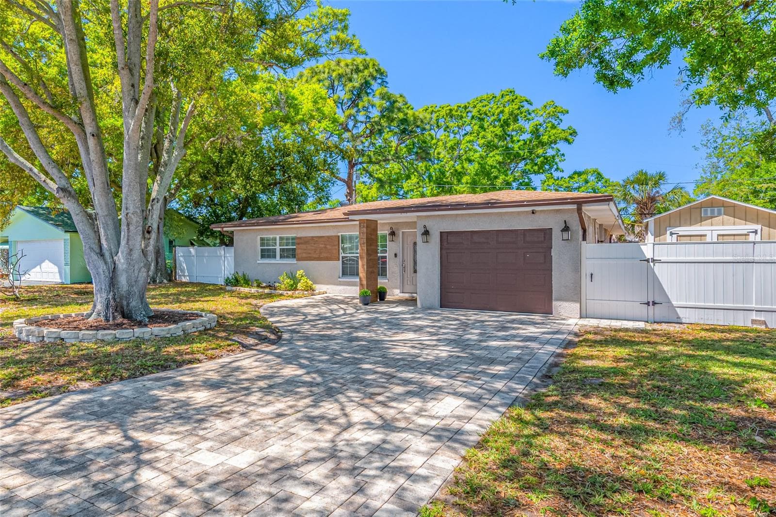 2212 NE Coachman Rd