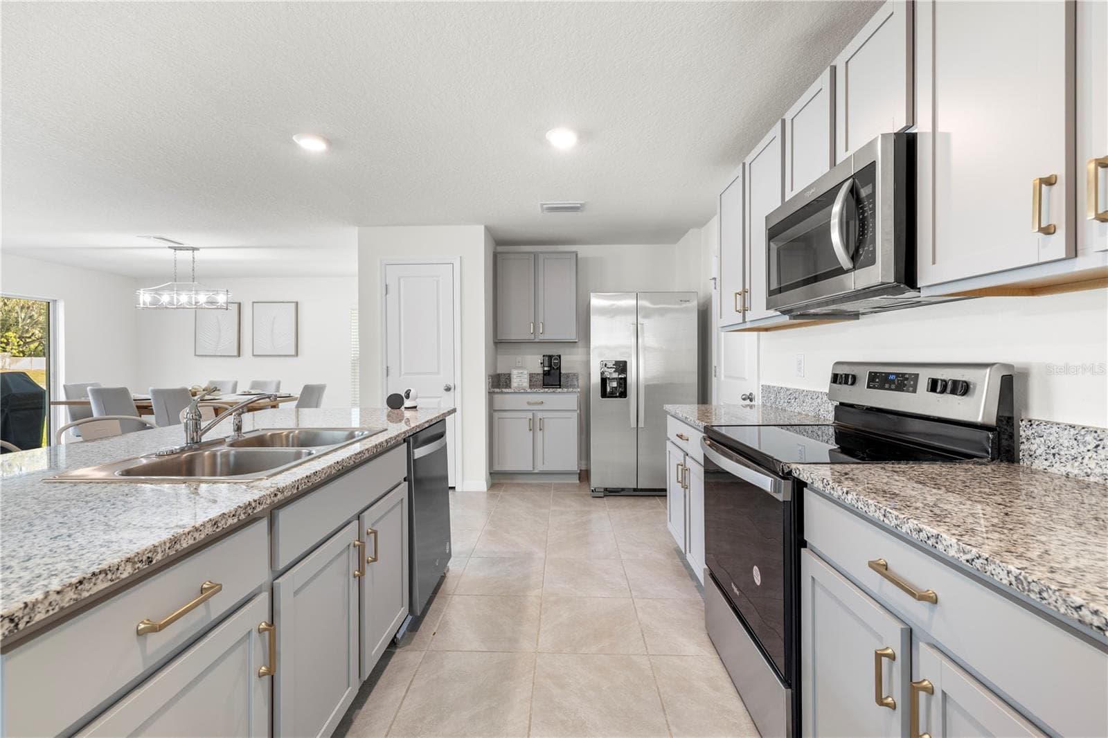 37247 Kings Crown Dr photo 4