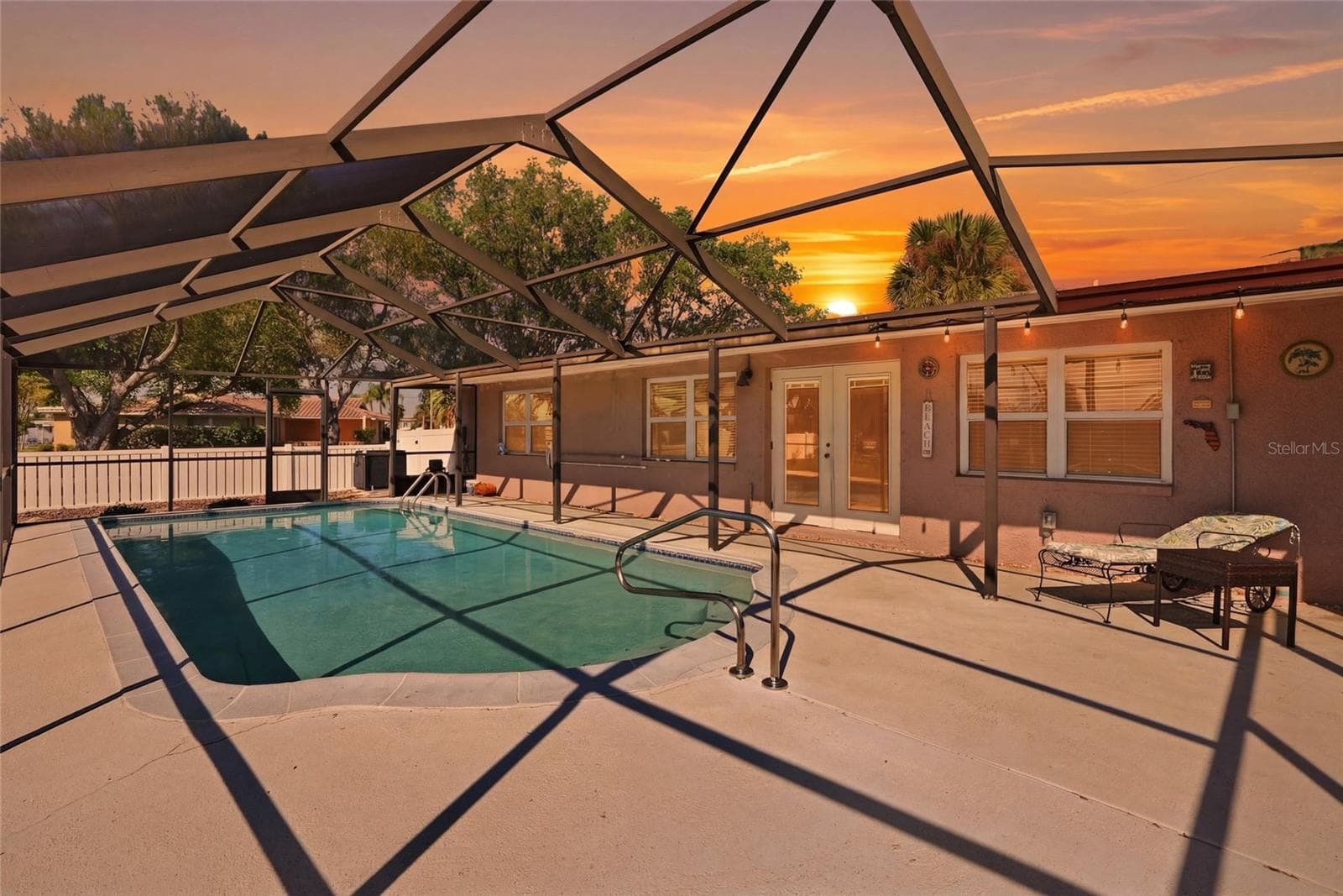 5015 Pelican Dr photo 3