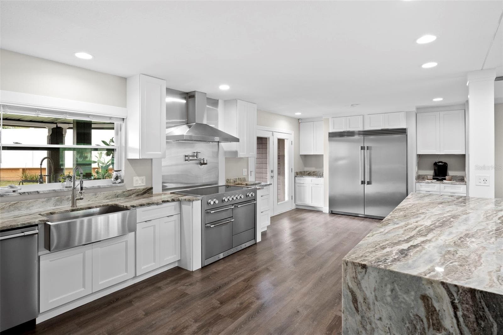 10525 Homestead Dr photo 3