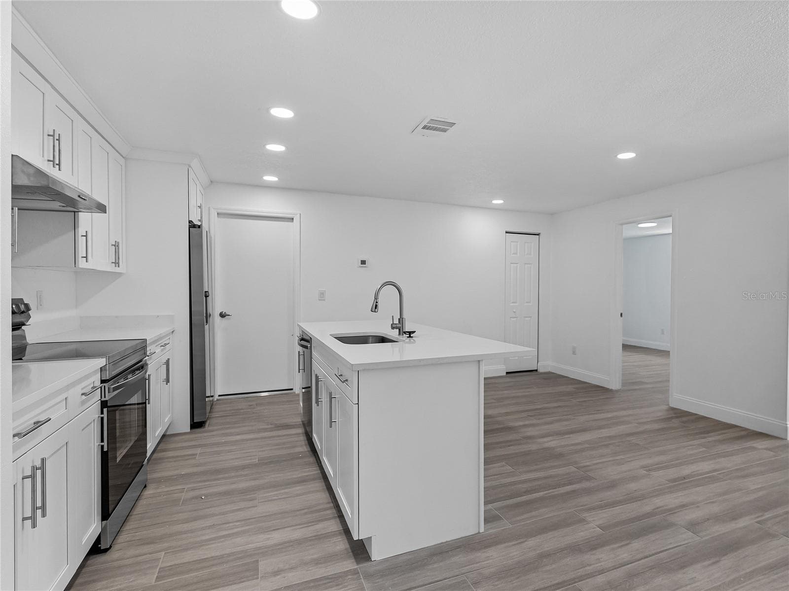 8201 Riverside Dr NE photo 5