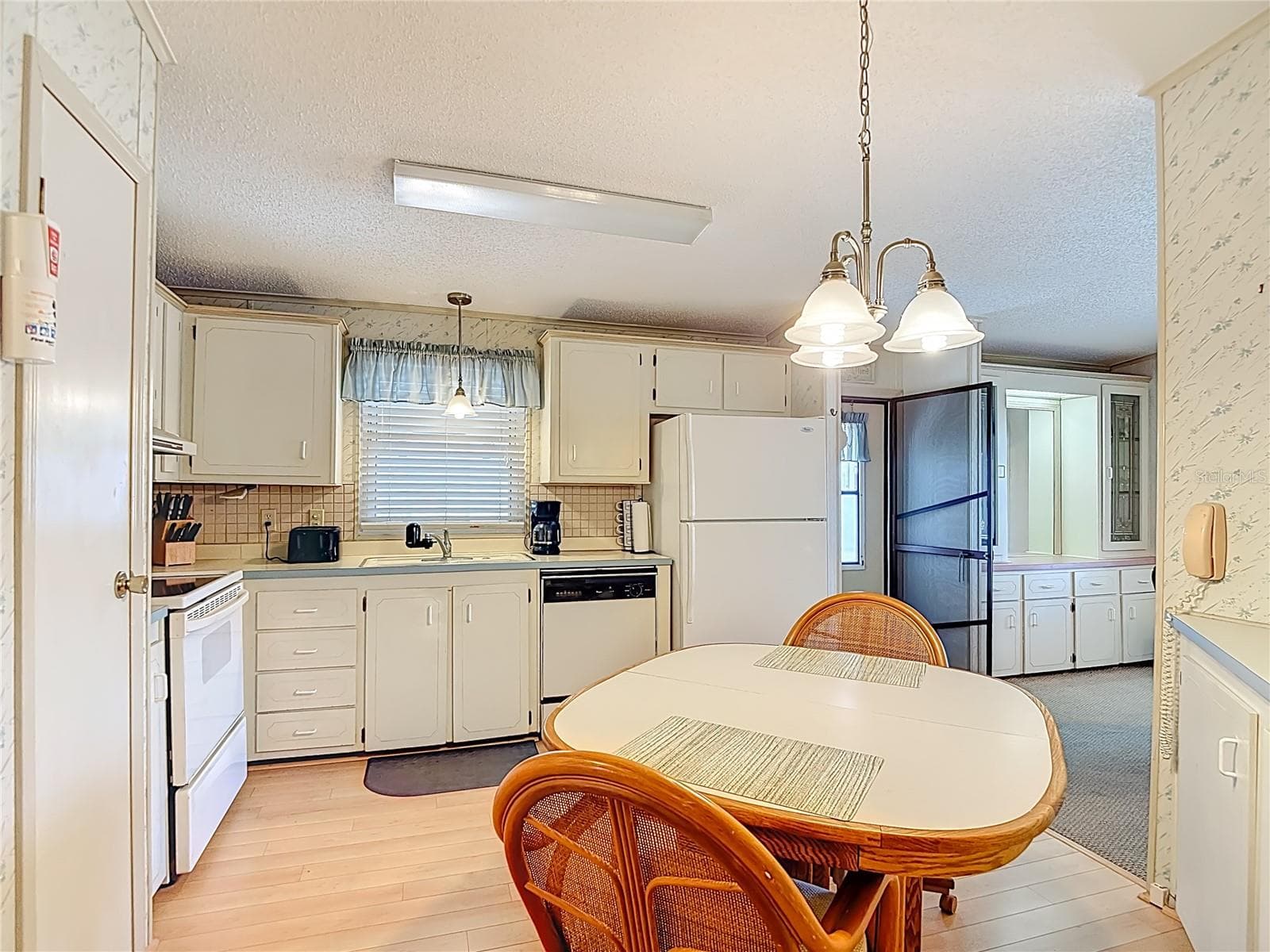 10321 Marinette Ave photo 3