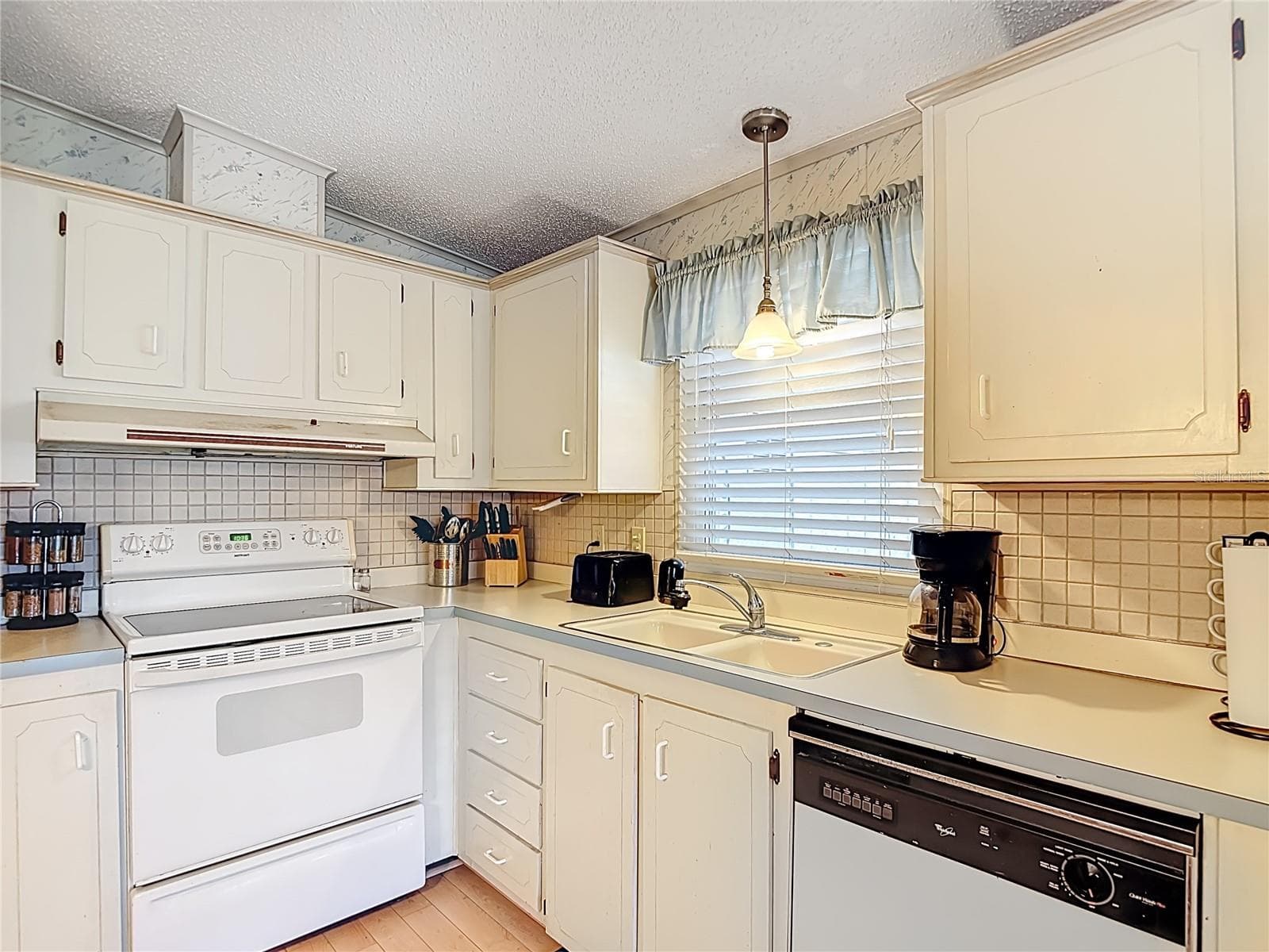 10321 Marinette Ave photo 5