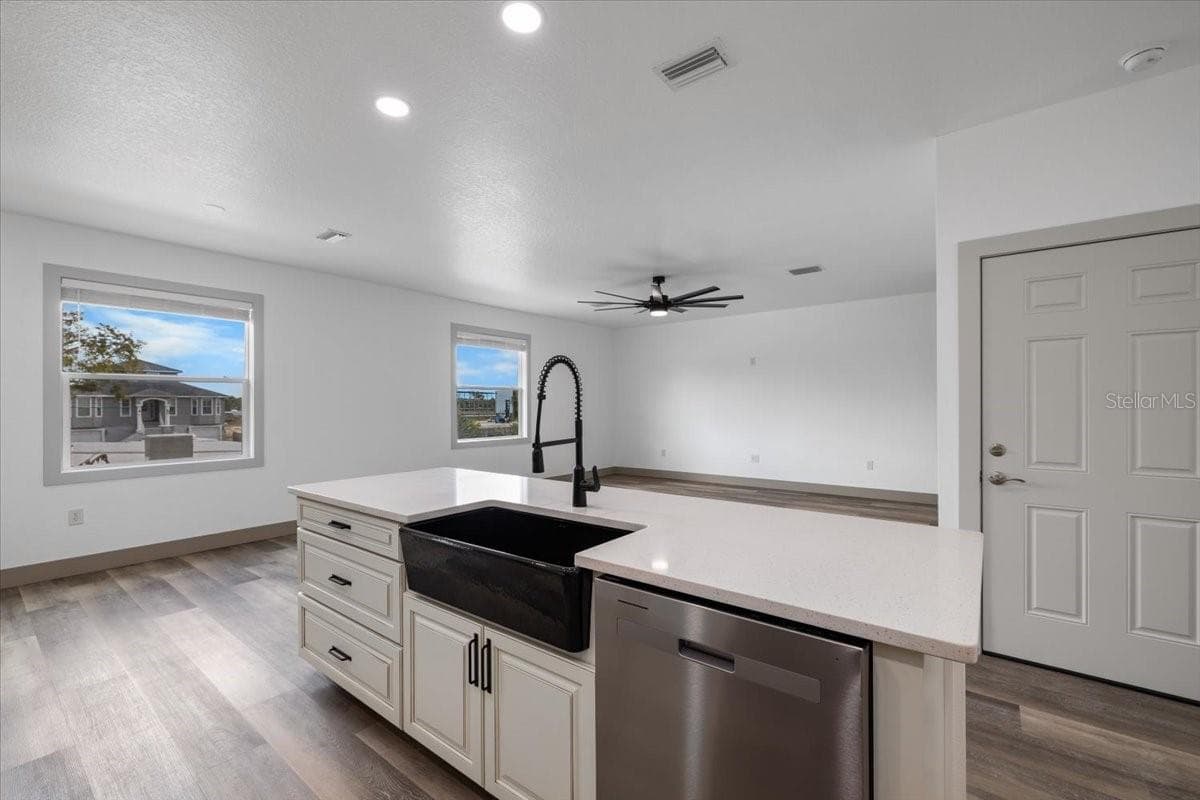5056 Oak Leaf Ln photo 5