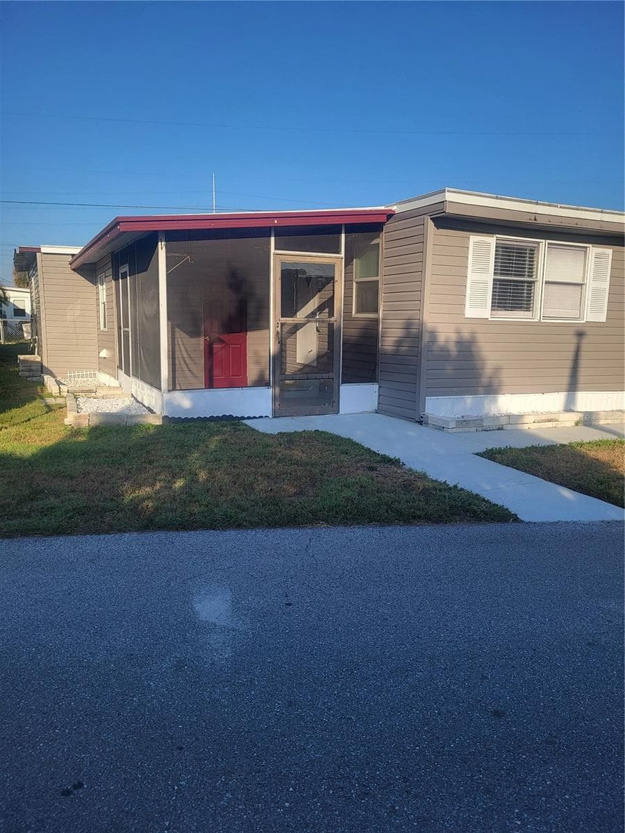 6580 Seminole Blvd #424 photo 3