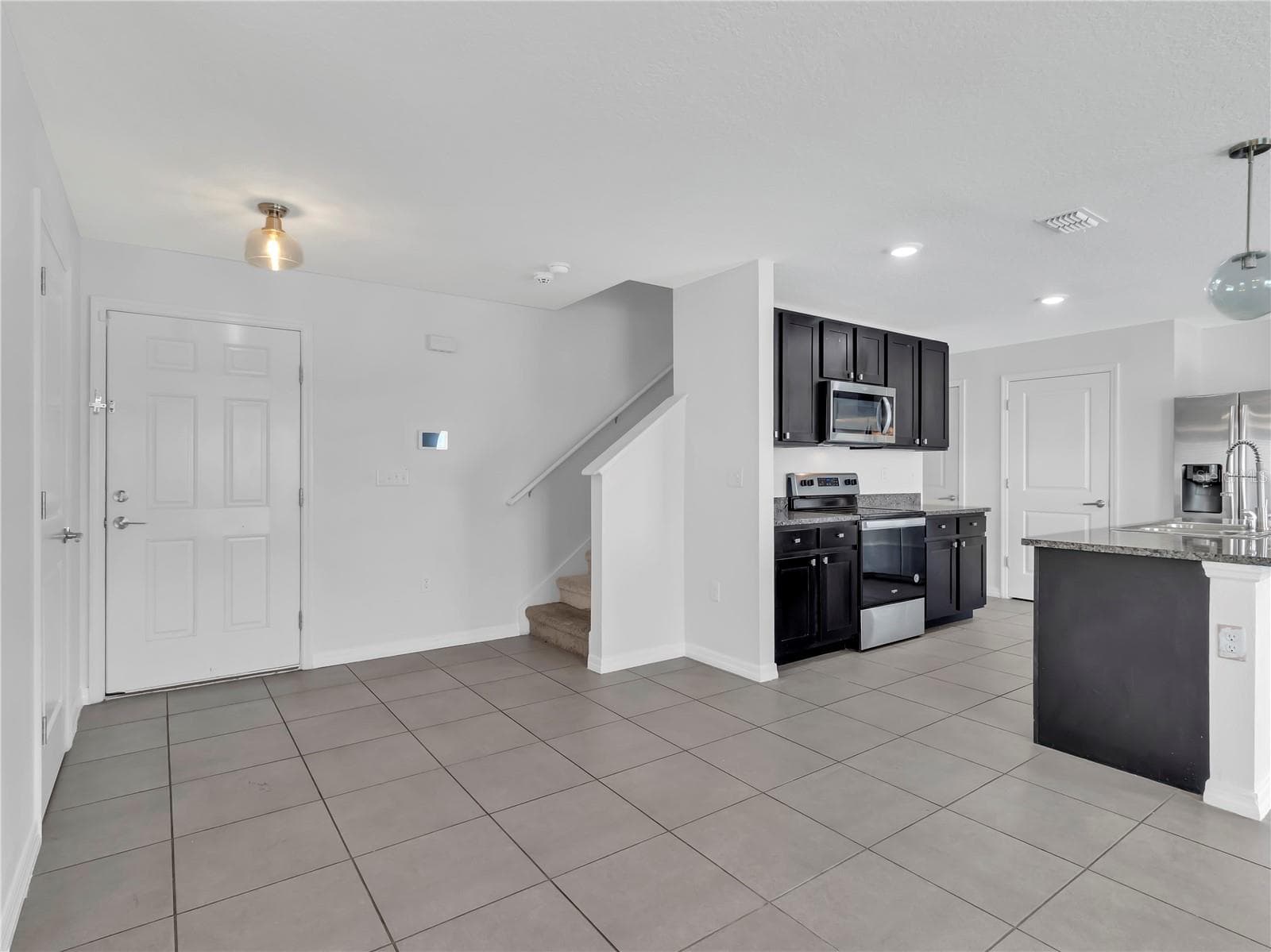 602 Olive Conch St photo 4