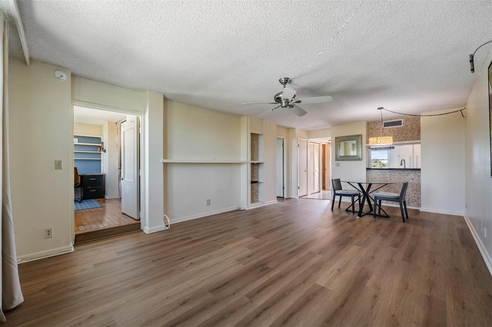 2621 Cove Cay Dr #606 photo 5