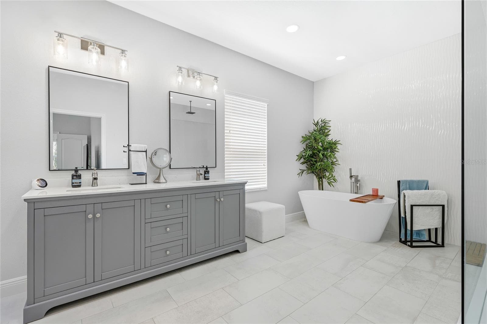 1735 Lake Verona Cir photo 4