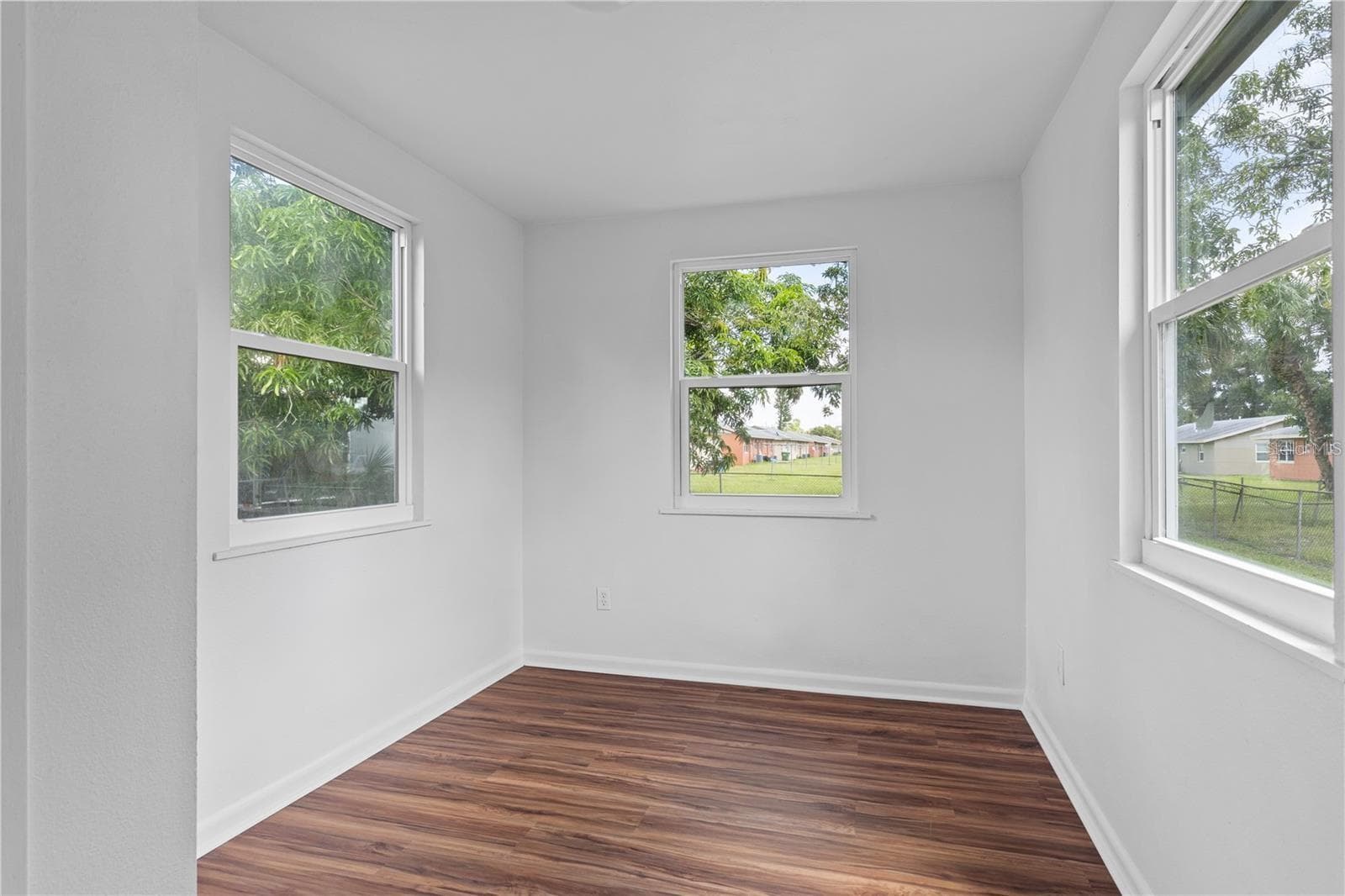 2314 N Osprey Ave photo 5