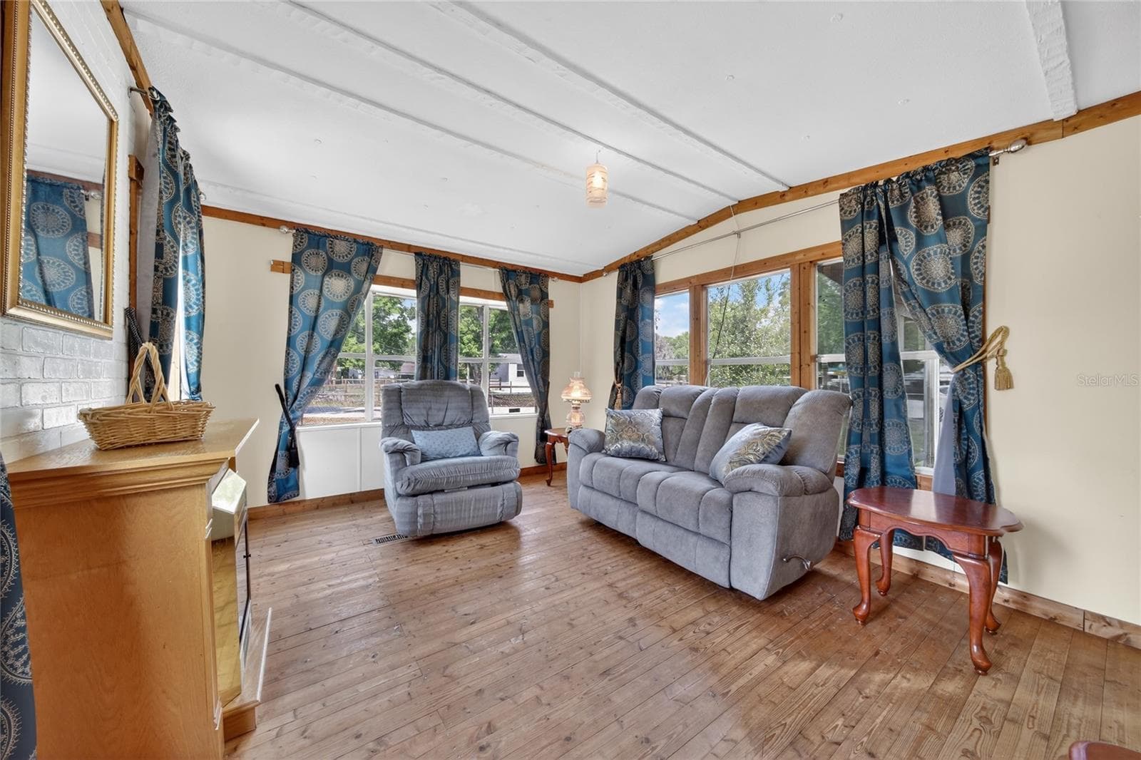 4710 Village Dr photo 5