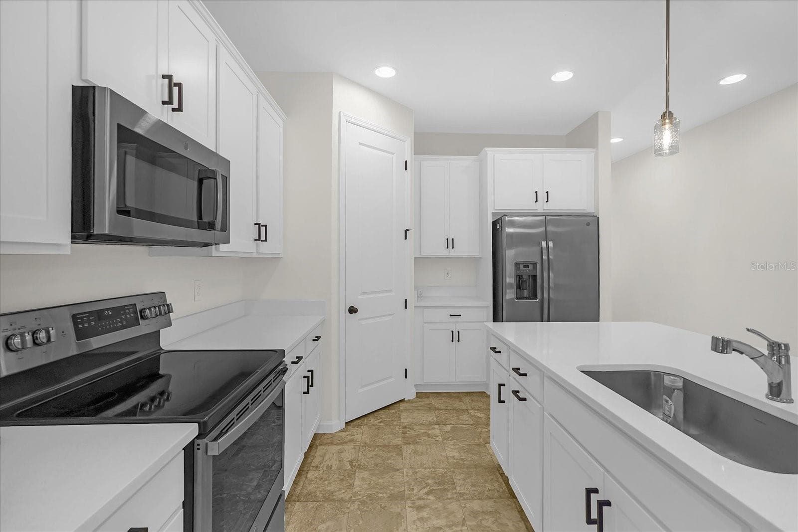 551 Lake Smart Blvd photo 3