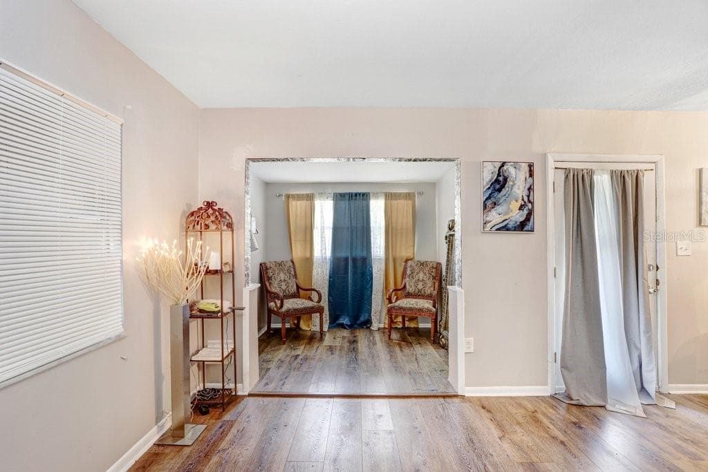3611 E Clifton St photo 4