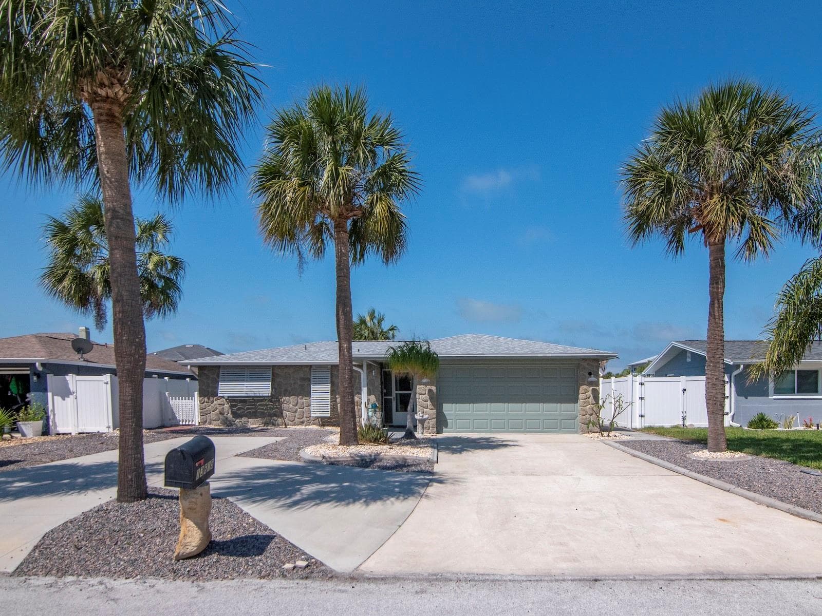 13615 Stacey Dr