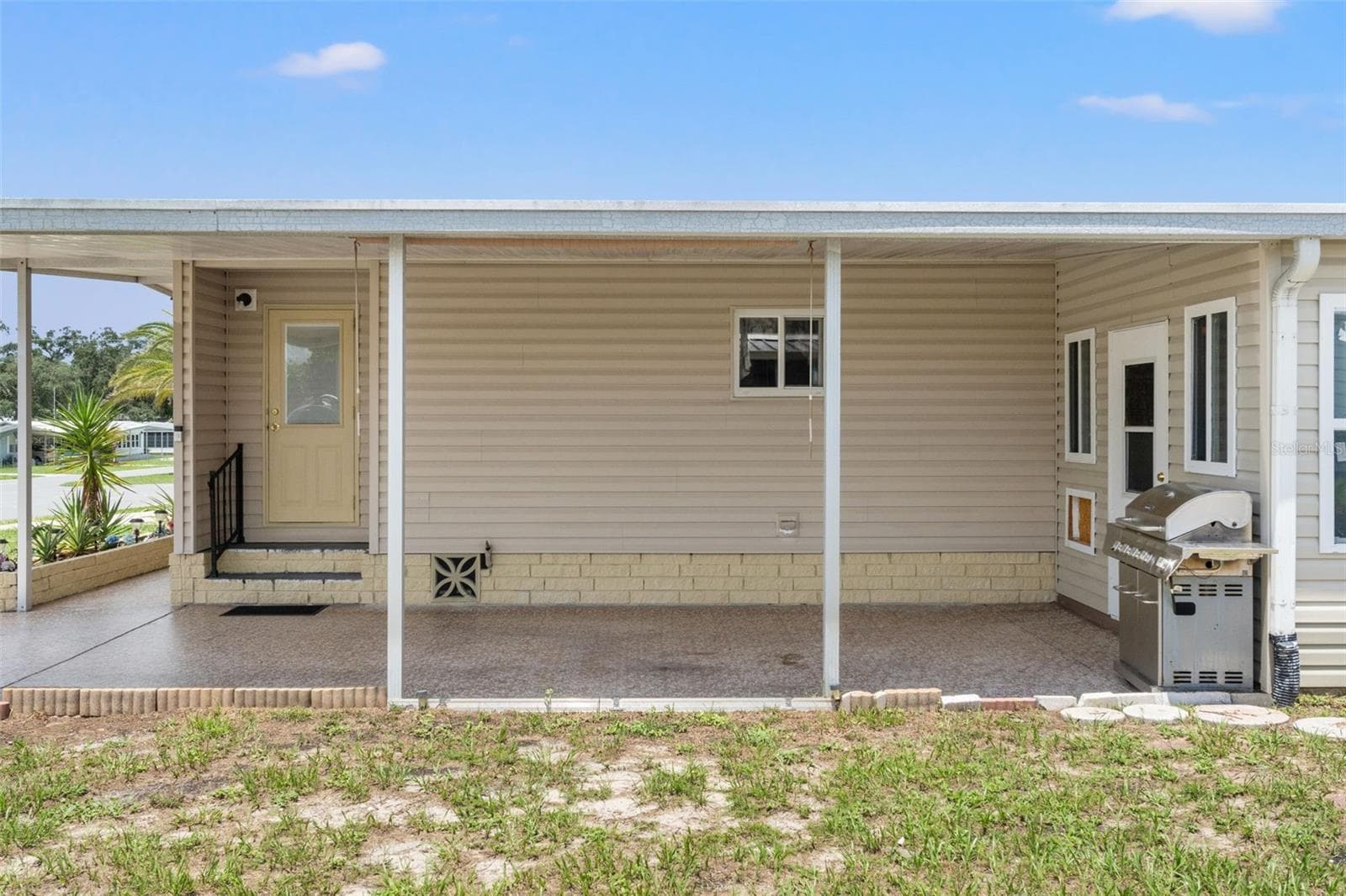 8427 Highpoint Blvd photo 3