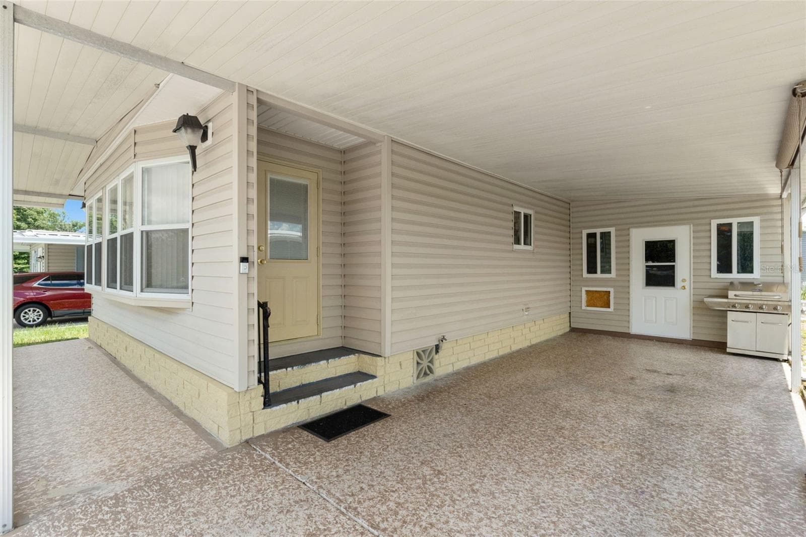 8427 Highpoint Blvd photo 4