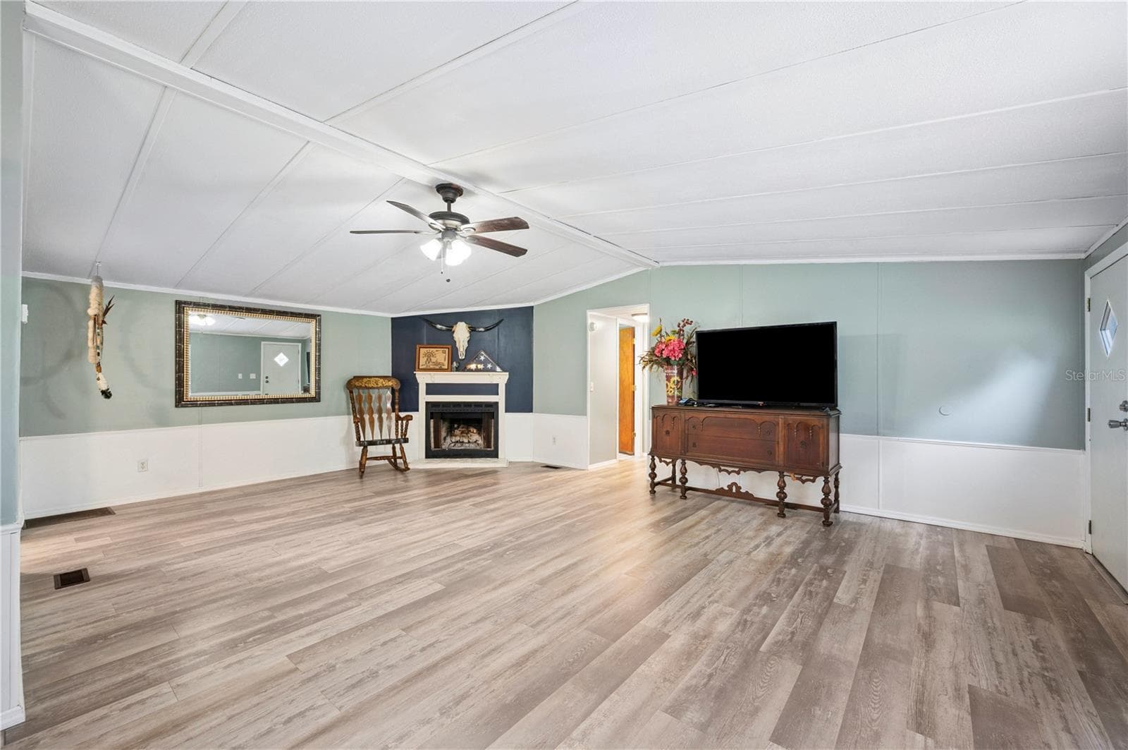 13821 Rockridge Rd photo 3