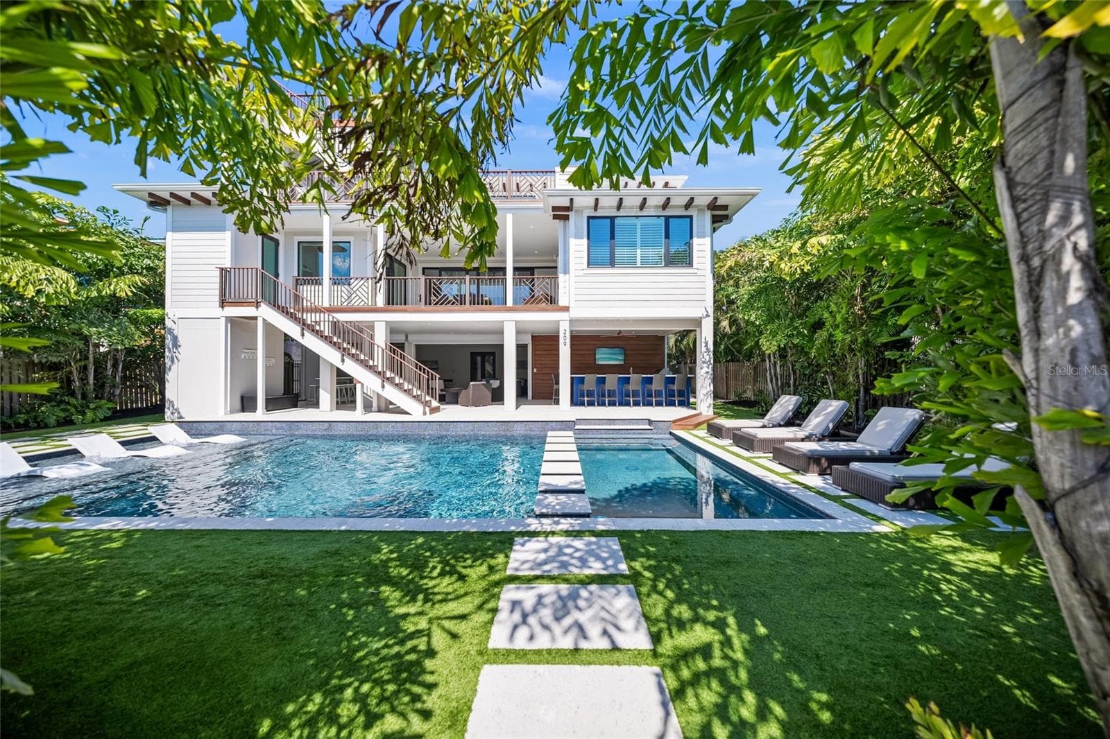 209 Willow Ave