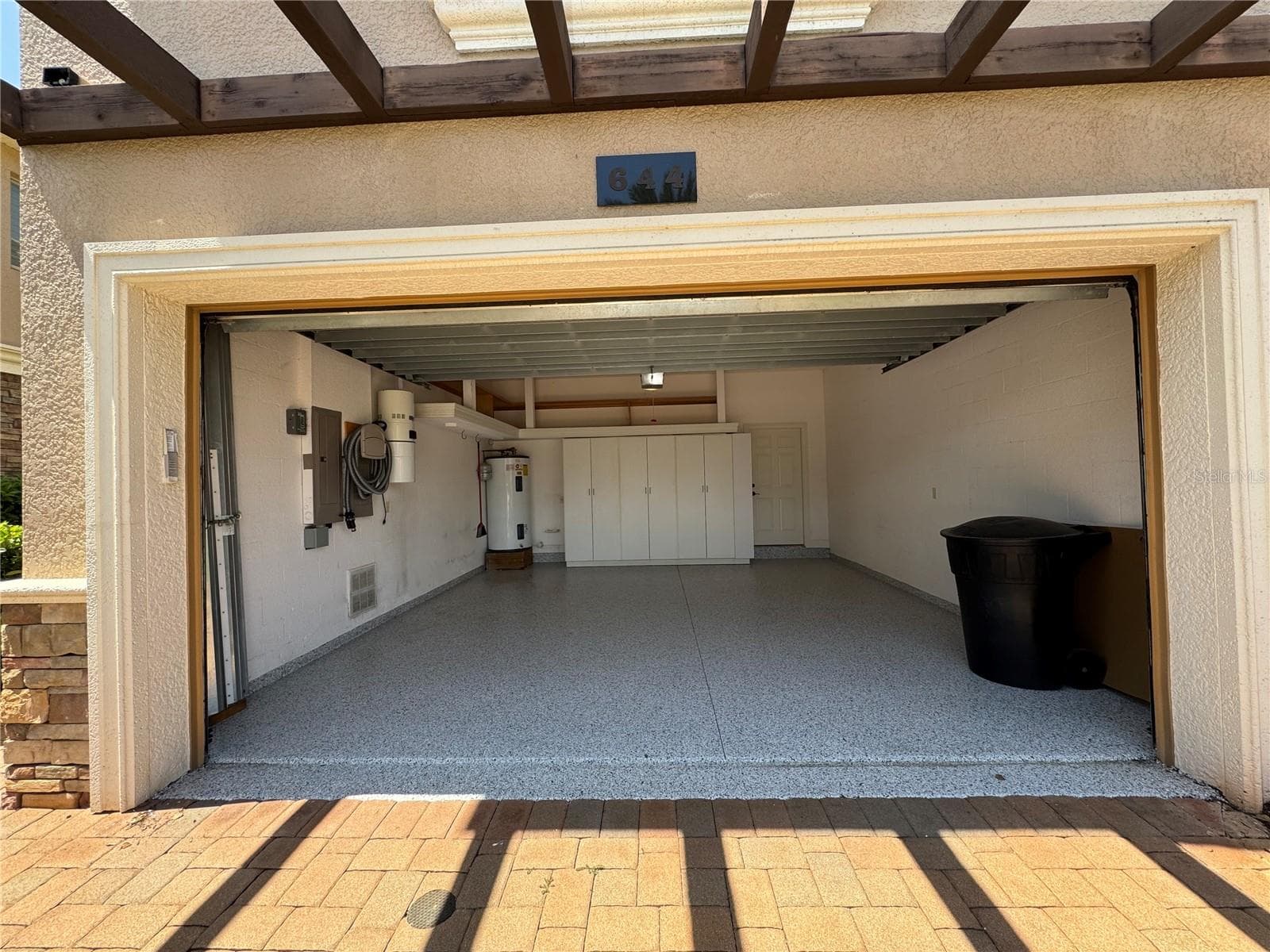 644 Saxony Blvd photo 3
