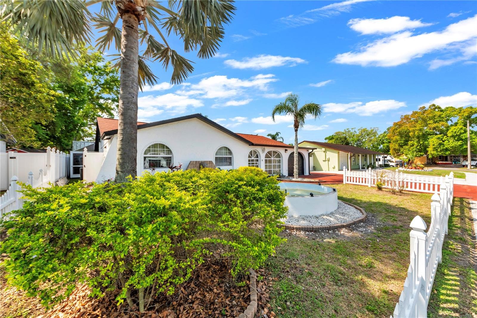 9043 Hickory Cir