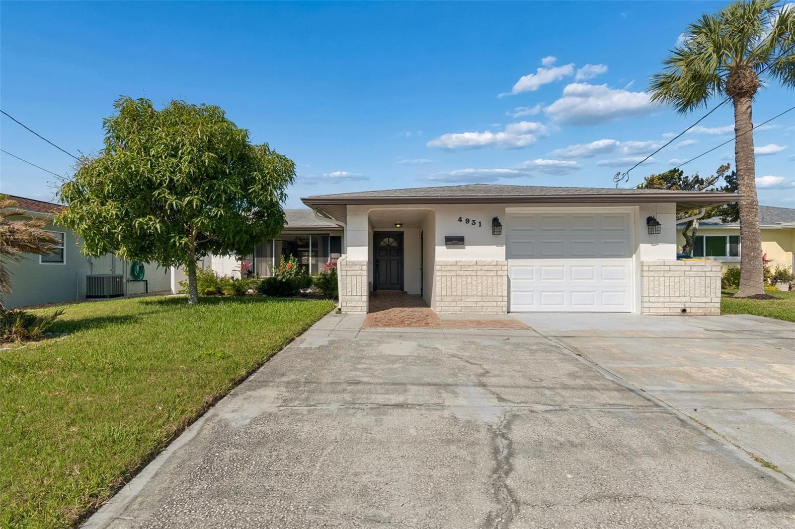4931 Pompano Dr photo 4