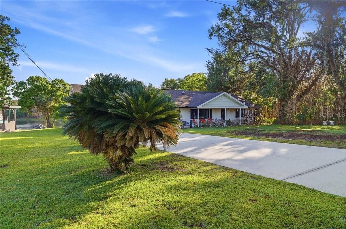 236 W Lake Ina Dr