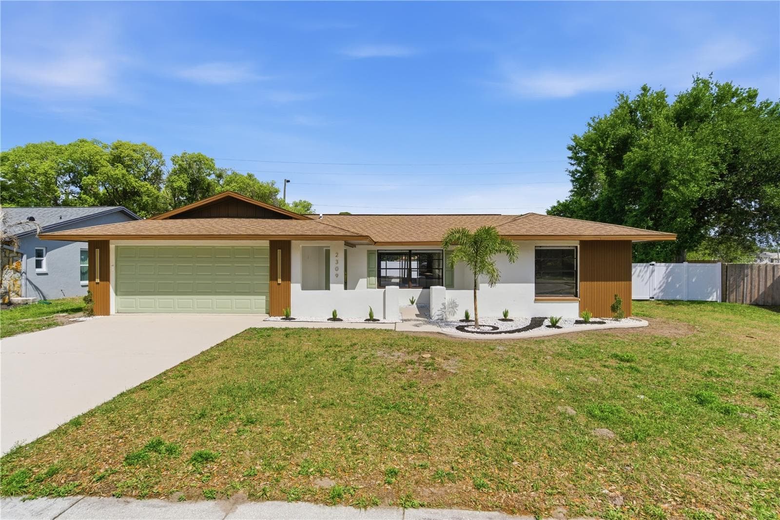 2309 Pin Oak Ln E photo 3
