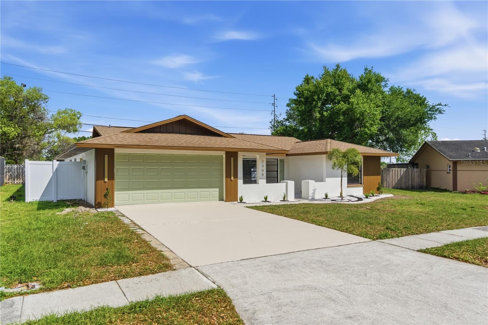 2309 Pin Oak Ln E photo 5