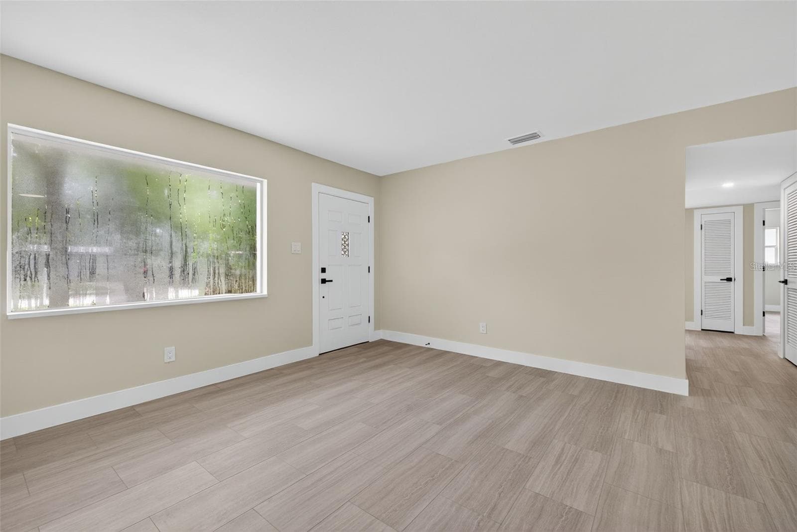 413 Country Club Dr photo 3