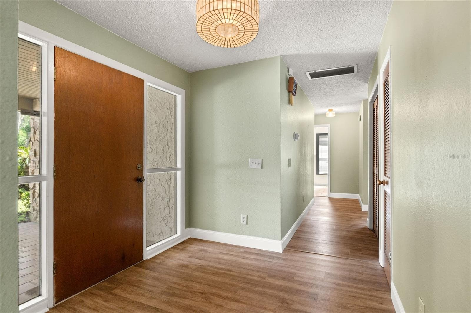 2524 Victarra Cir photo 4