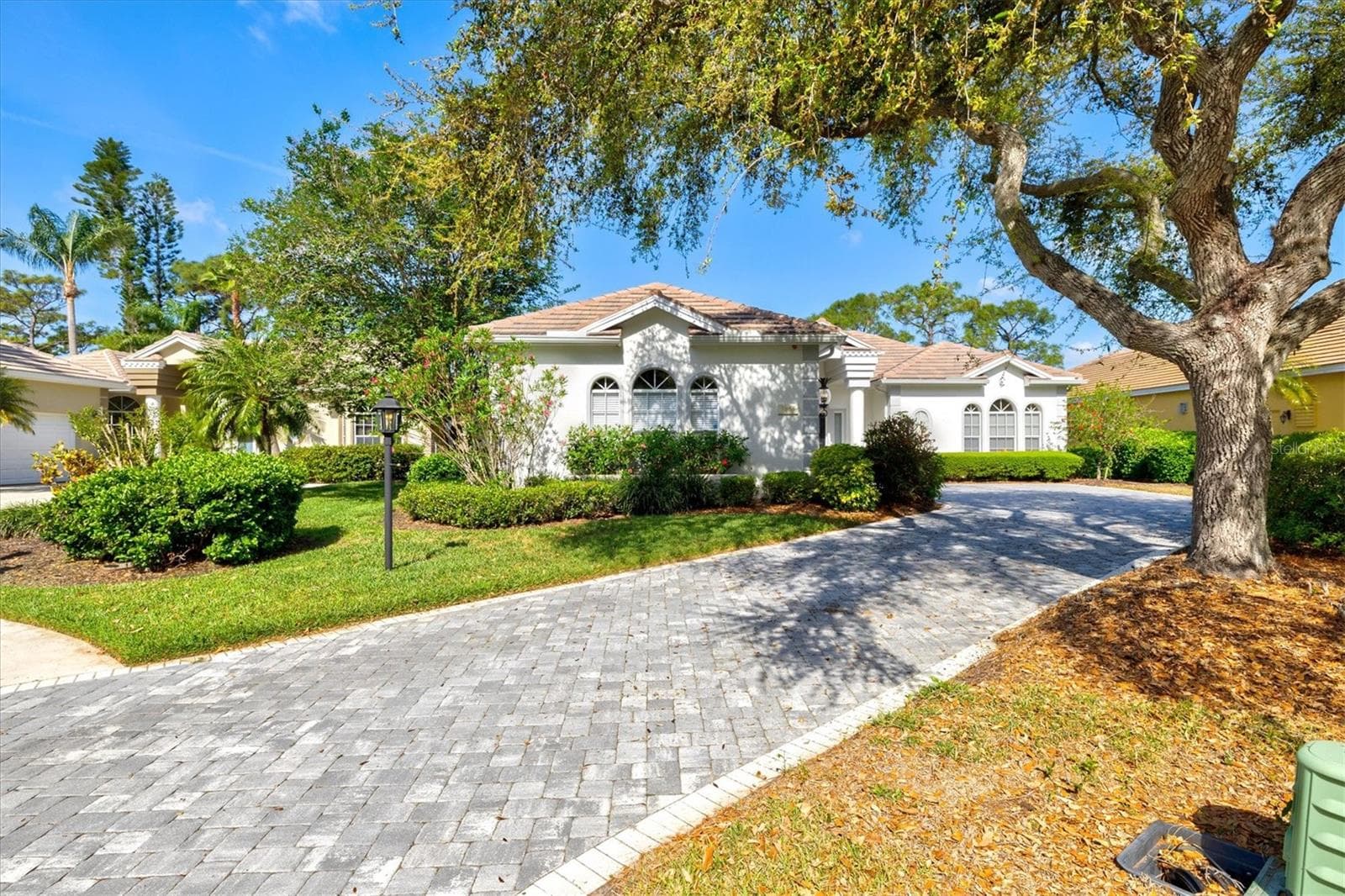 7857 Wilton Crescent Cir photo 3