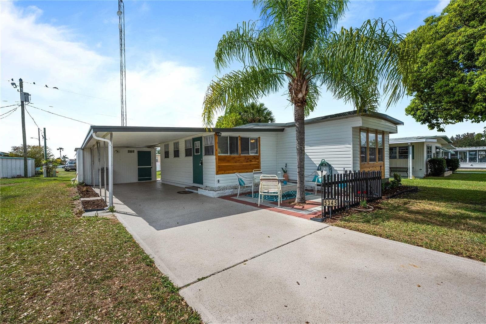 5345 Jo St photo 3