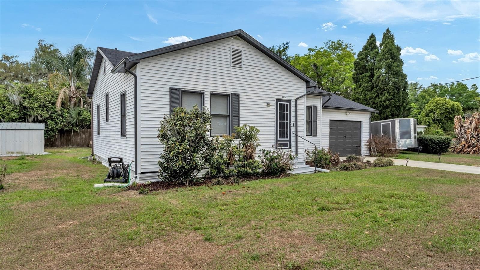 495 W Plumosa St