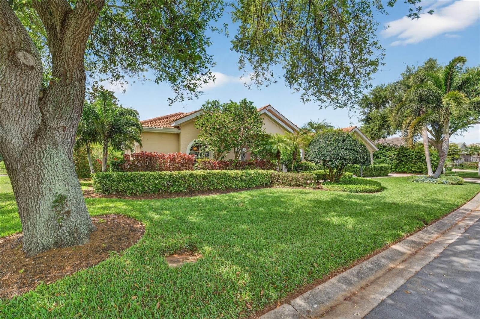 4940 Bridgehampton Blvd photo 3