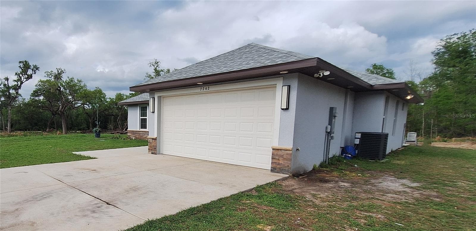 7242 Elaine Dr photo 3