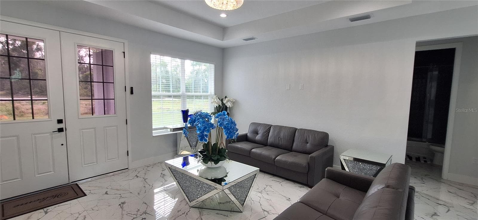 7242 Elaine Dr photo 4