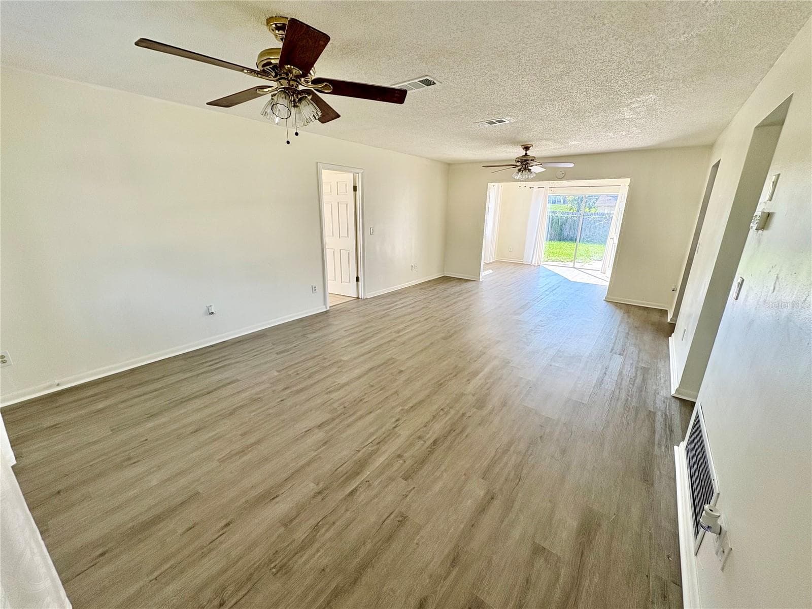 5389 Mariner Blvd photo 4