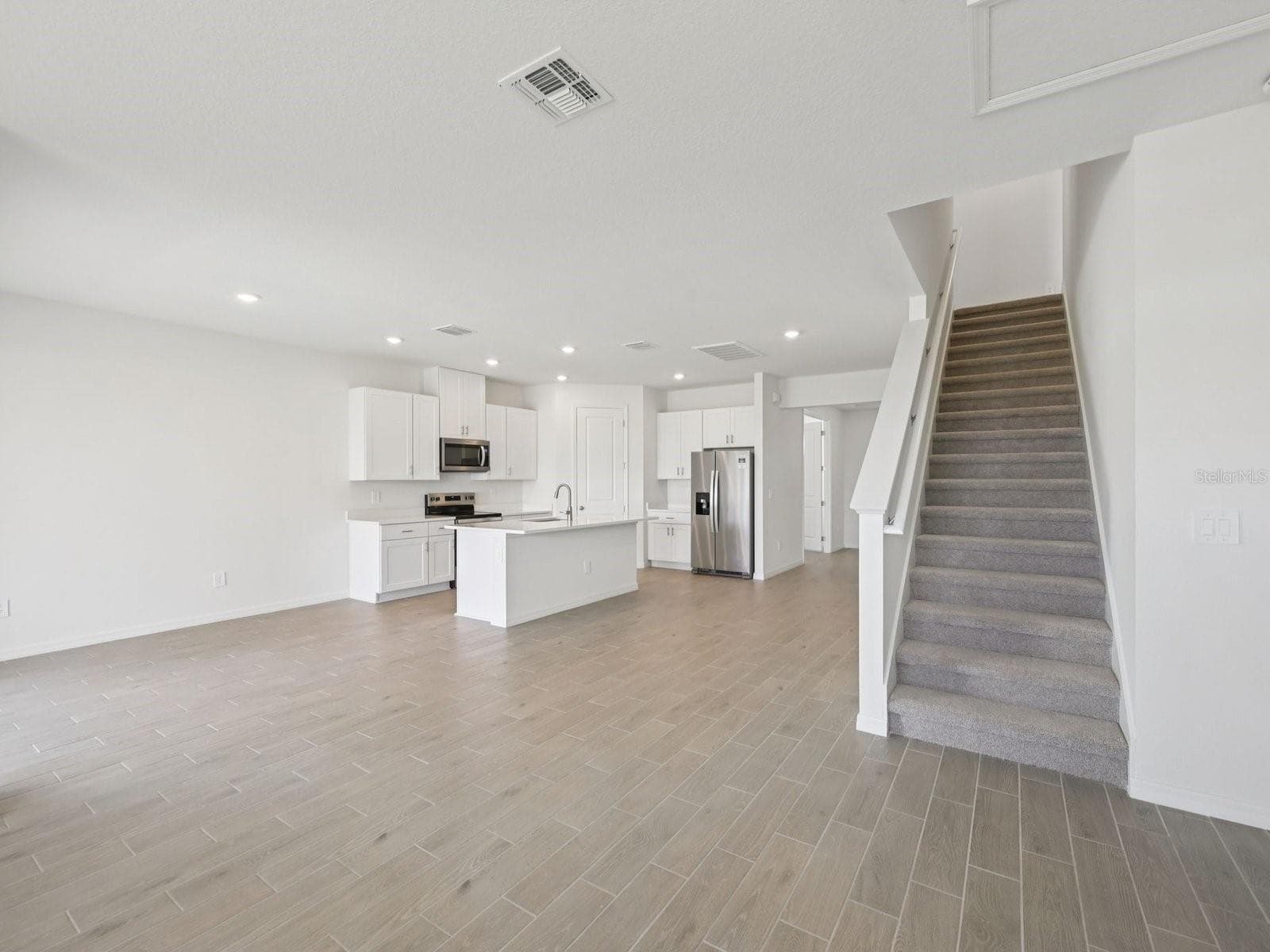 9009 Venetia CT photo 3