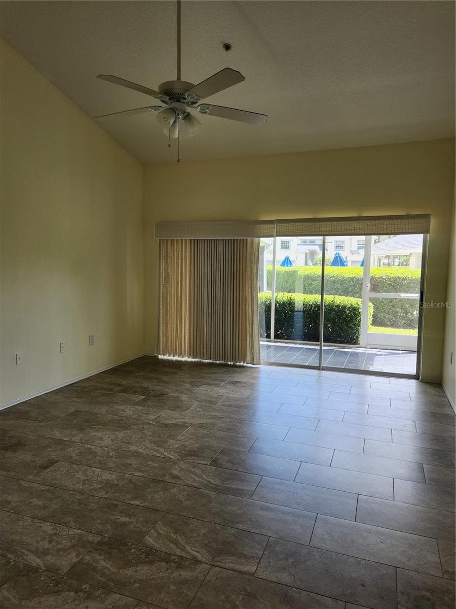 6330 Green Oak Cir #6330 photo 4